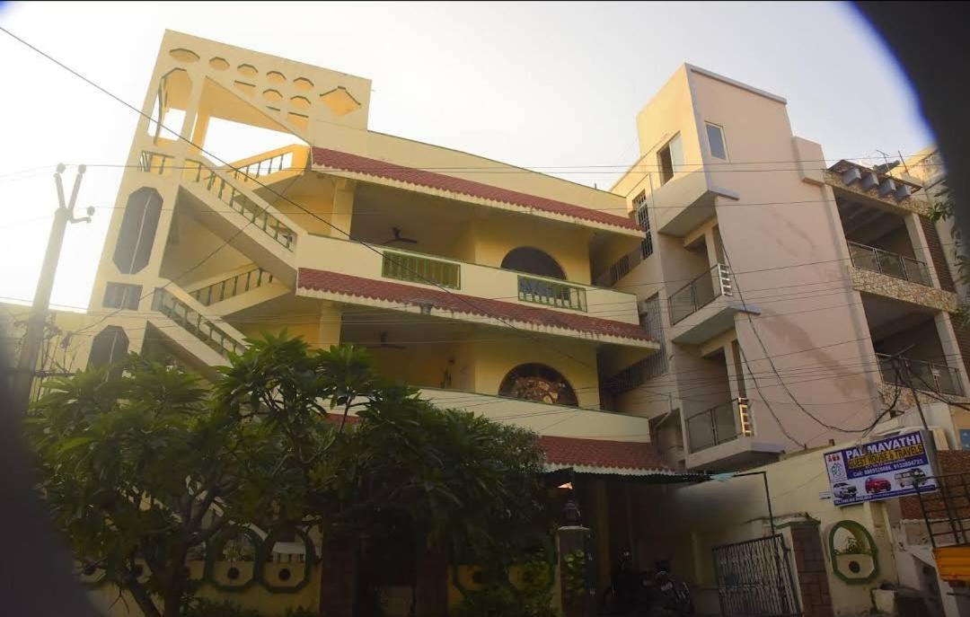 Padmavathi Family Guest House Visakhapatnam Esterno foto